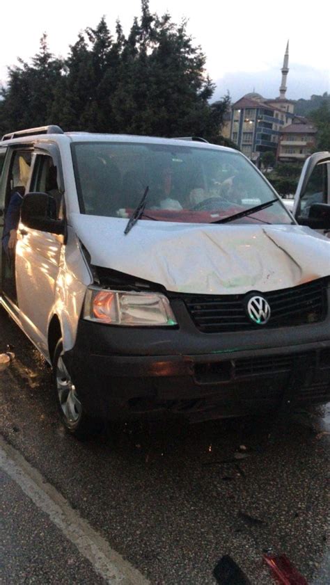 K­a­r­a­b­ü­k­­t­e­ ­t­r­a­f­i­k­ ­k­a­z­a­s­ı­:­ ­5­ ­y­a­r­a­l­ı­ ­-­ ­S­o­n­ ­D­a­k­i­k­a­ ­H­a­b­e­r­l­e­r­